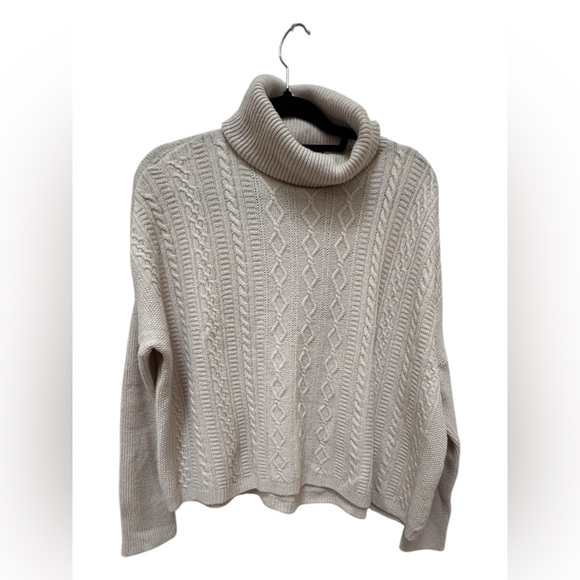 Sweaters - ✨ Cashmere and Wool blend sweater in Oatmeal - Made in Italy
